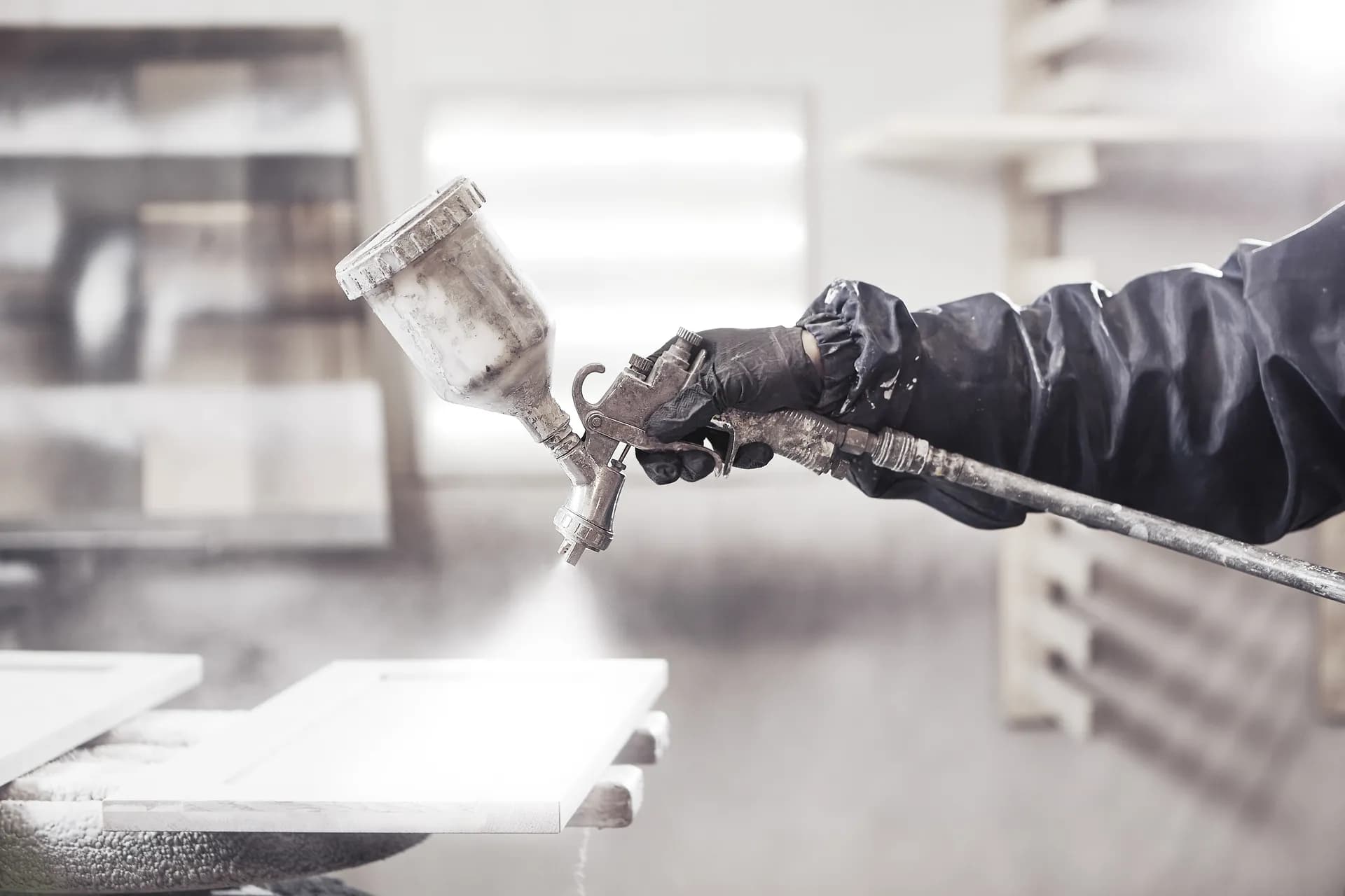 Industrielackierung einer Stahlkonstruktion in einer Gewerbehalle bei Offenbach